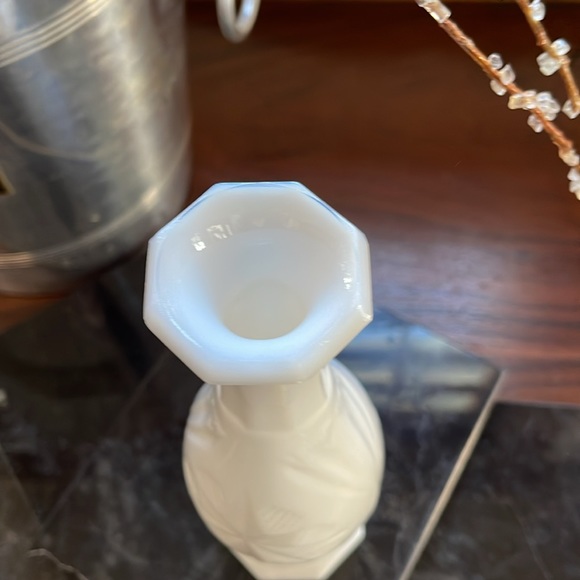 Vintage Hoosier Milk Glass Vases One Set of Three (3) - Picture 6 of 12